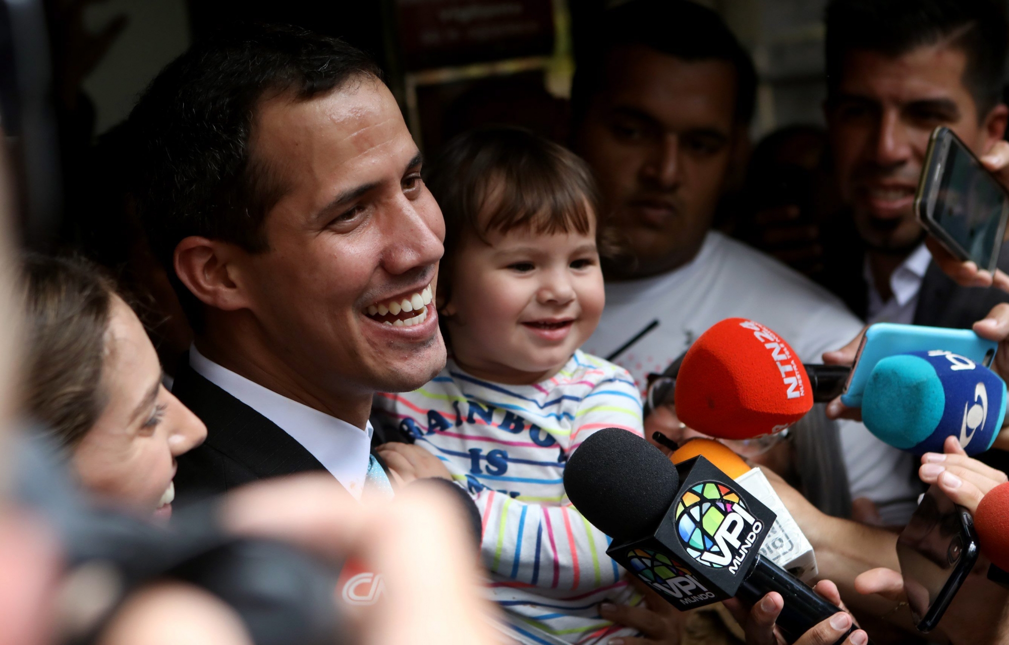 epa07334265 President of the Venezuelan National Assembly Juan Guaido (C) addresses the media next to his wife Fabiana Rosales (L) and daughter Miranda (R) at their home in Caracas, Venezuela, 31 January 2019. according to reports, Guaido, who self-proclaimed as a president on 23 January, said a special police unit arrived in his house to interrogate his wife and he made president Nicolas Maduro responsible for the security of his family.  EPA/CRISTIAN HERNANDEZ VENEZUELA CRISIS
