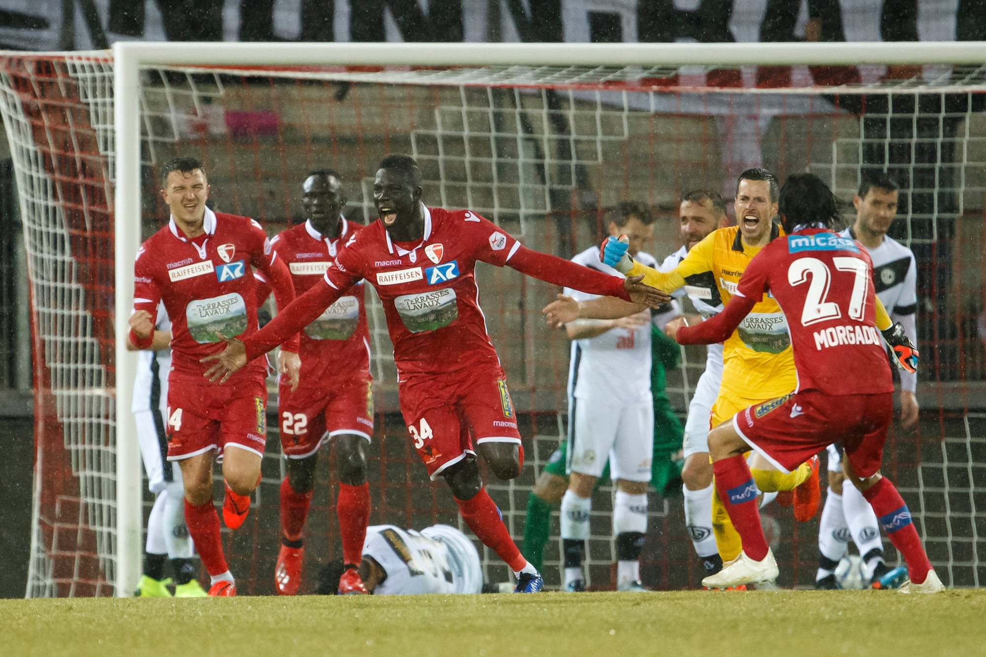 Birama Ndoye clame sa joie après avoir égalisé dans la dernière minute du temps additionnel contre Lugano.