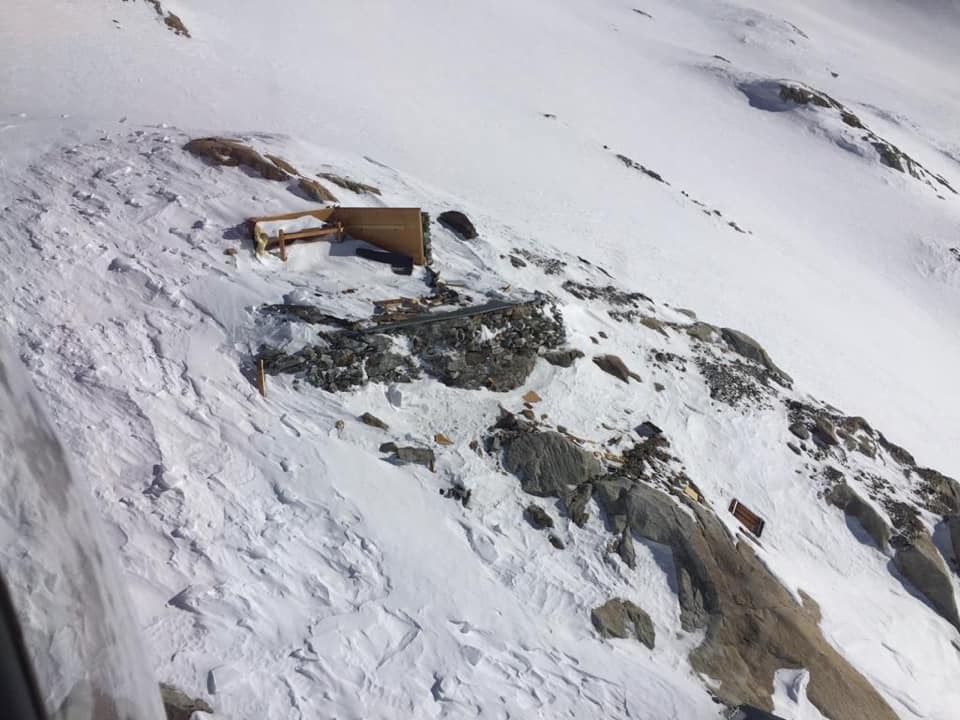 Le Mittelaletschbiwak SAC a été emporté par une avalanche.