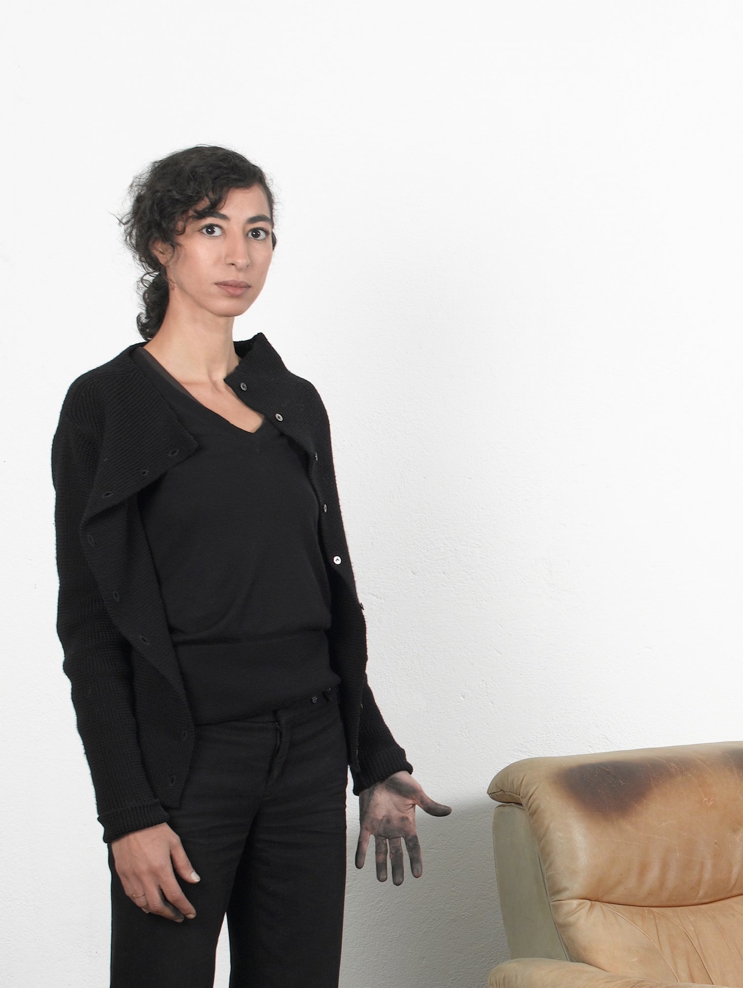Latifa Echakhch est représentée aujourd’hui par quatre galeries: Kamel Mennour à Paris, Kaufmann Repetto à Milan, Dvir à Tel-Aviv et Eva Presenhuber à Zurich.