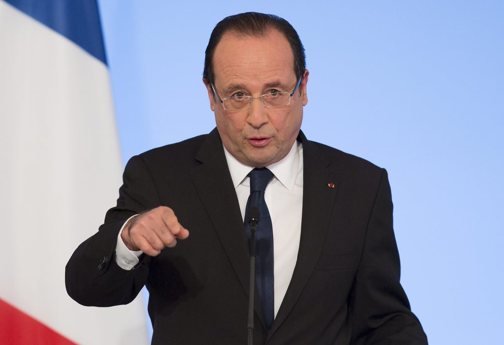 François Hollande a assurées aux familles des otages retenus aux Sahel de l'action constante du gouvernement pour obtenir la libération de leurs proches et leur retour en France.