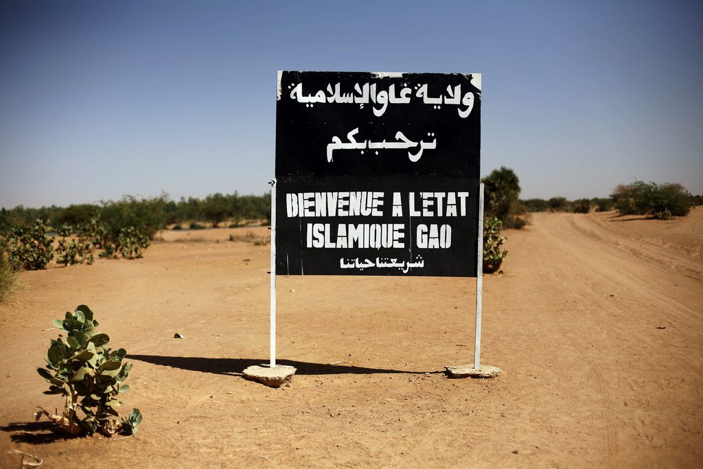 Un kamikaze s'est fait exploser vendredi à Gao (nord-est du Mali) et est décédé sur le coup près de soldats maliens dont l'un a été légèrement blessé.