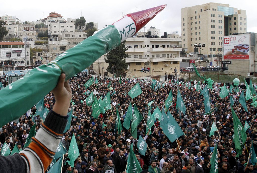 Les activistes palestiniens ont violé les règles de la guerre en tirant de la bande de Gaza des roquettes sur des villes israéliennes durant les combats qui ont éclaté en novembre, a déclaré l'ONG Human Rights Watch.