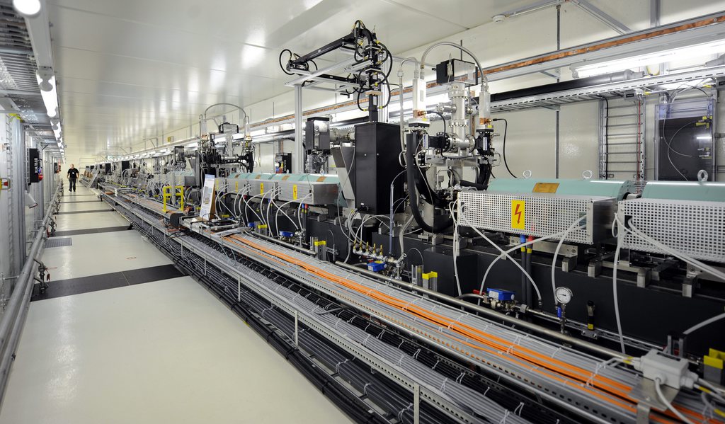 Le contrat pour la construction de l'accélérateur SwissFEL, le futur laser à rayons X à électrons libres de l'Institut Paul Scherrer (PSI), a été signé jeudi soir avec un consortium de trois entreprises.
