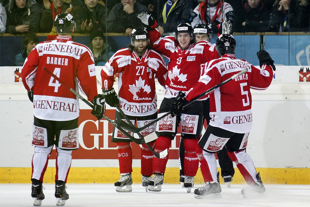 Le Team Canada est le premier à atteindre la finale de la Coupe Spengler. Les Canadiens ont battu Fribourg Gottéron sur le score de 5 à 1.