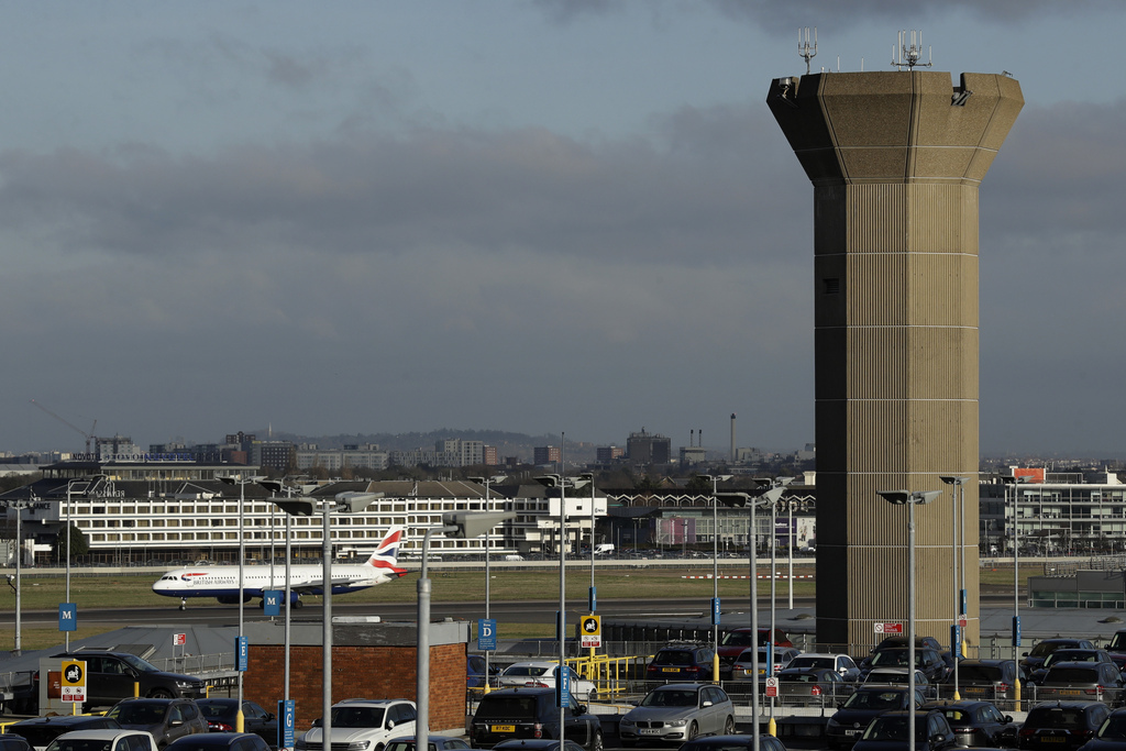 Début janvier, l'aéroport londonien de Heathrow avait été perturbé par un signalement de drone et contraint de suspendre plusieurs vols.