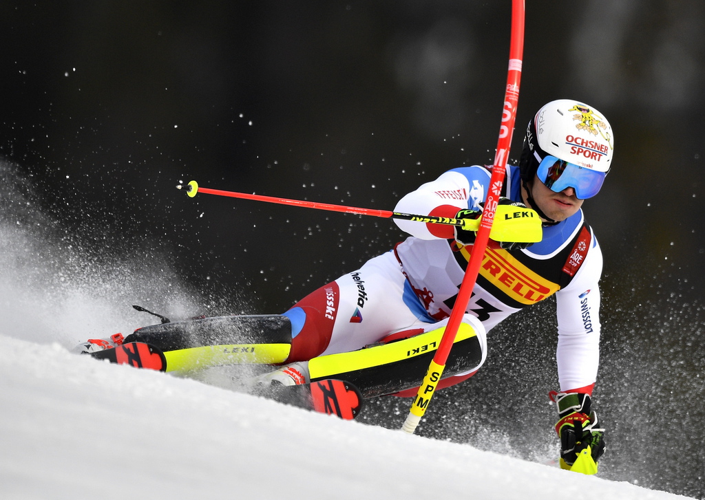 Après le slalom spécial, ici lors des récents mondiaux d'Are, et le slalom géant, Loïc Meillard se lance en super-G au niveau de la Coupe du monde.