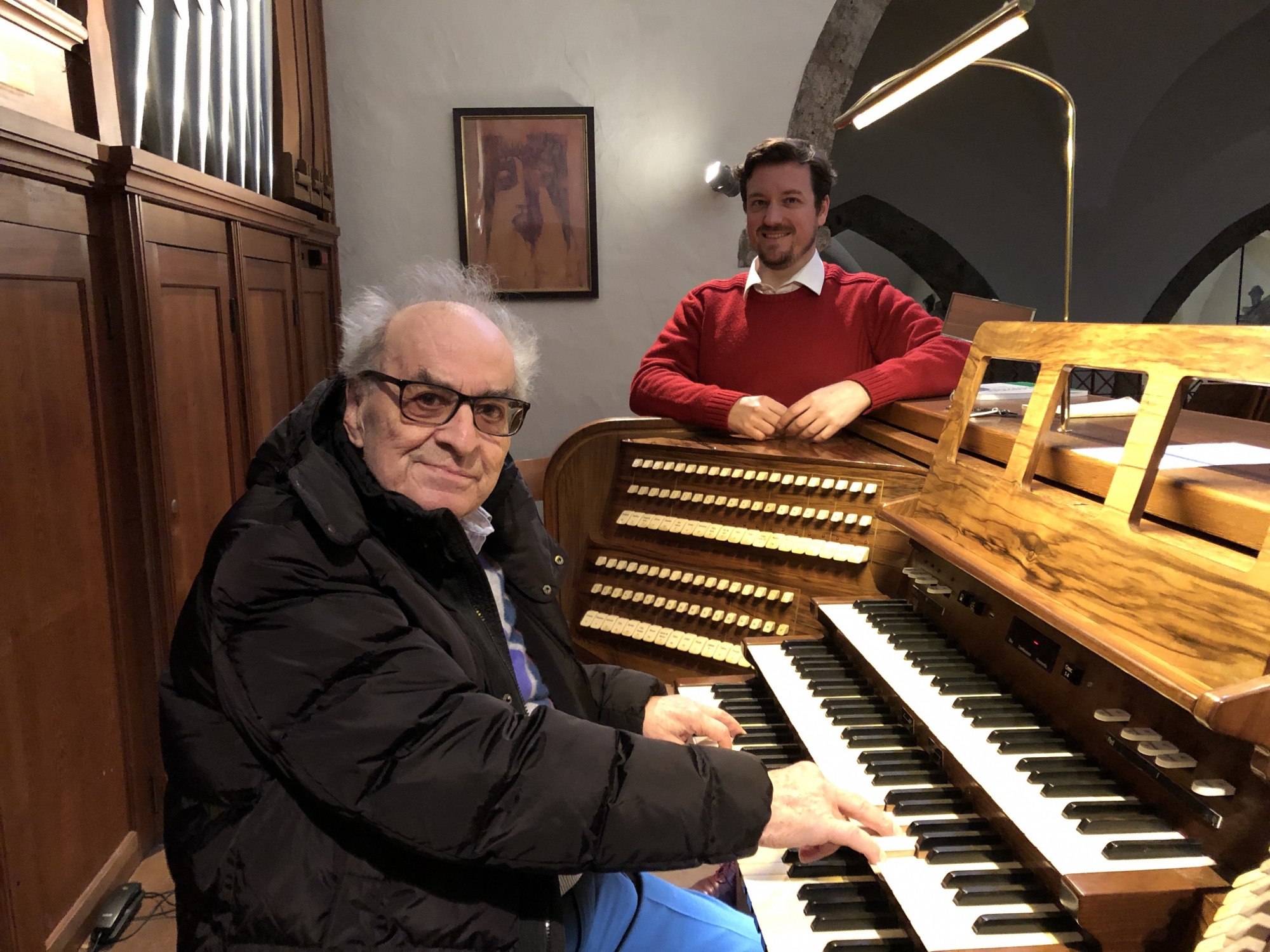 Le Chanoine Georges Athanasiadès sera remplacé par un organiste choisi notamment par le directeur de la musique de l'Abbaye Charles Barbier.