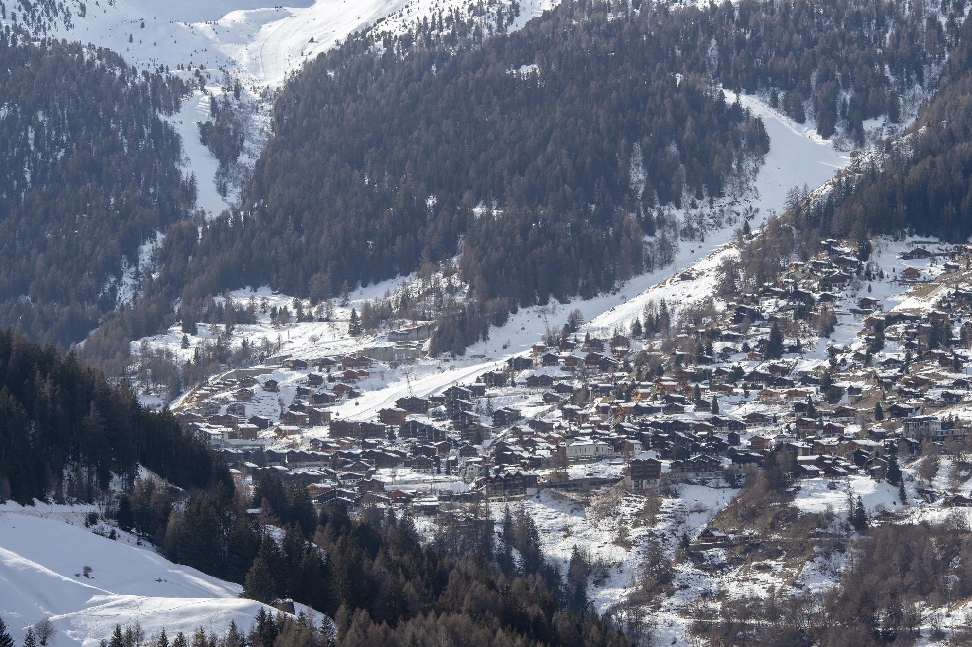 Pour se conformer à la loi sur l'aménagement du territoire, la commune d'Anniviers a gelé 100 hectares de ses zones à bâtir. Tous les villages de la vallée sont concernés, dont Grimentz.