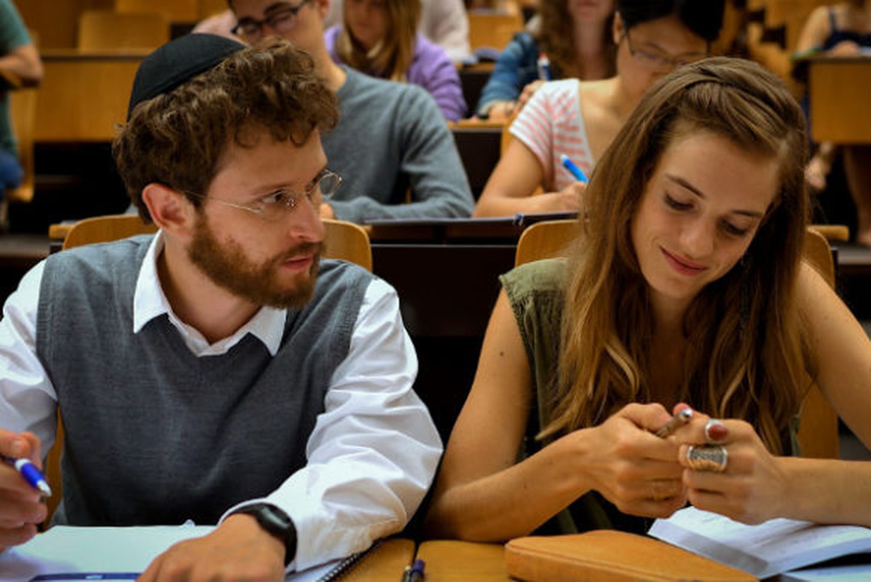 Le comédien Joel Basman et Noémie Schmidt.