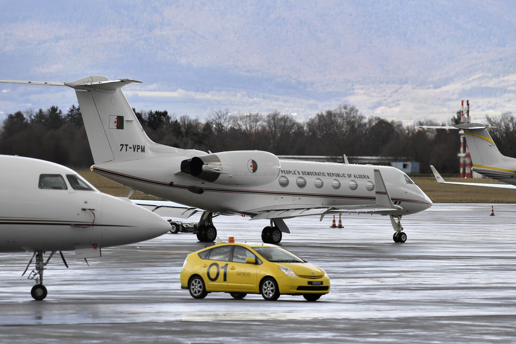 L'avion privé de type Gulfstream 4SP appartenant au gouvernement d'Alger avait atterri dimanche matin vers 09h45 sur le tarmac de l'aéroport de Genève.