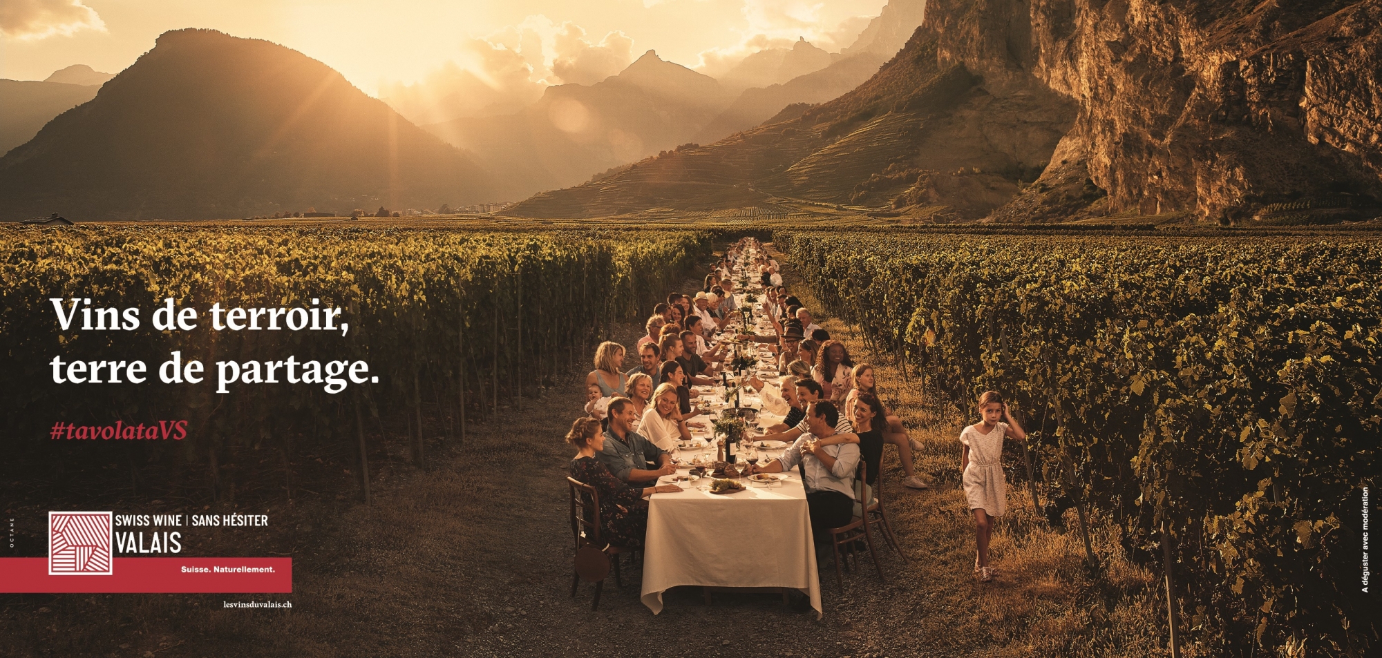 Avec cette nouvelle campagne de promotion et ce visuel original, les Vins du Valais misent sur le terroir, le partage d'émotions et la surprise pour titiller l'intérêt d'une nouvelle clientèle.