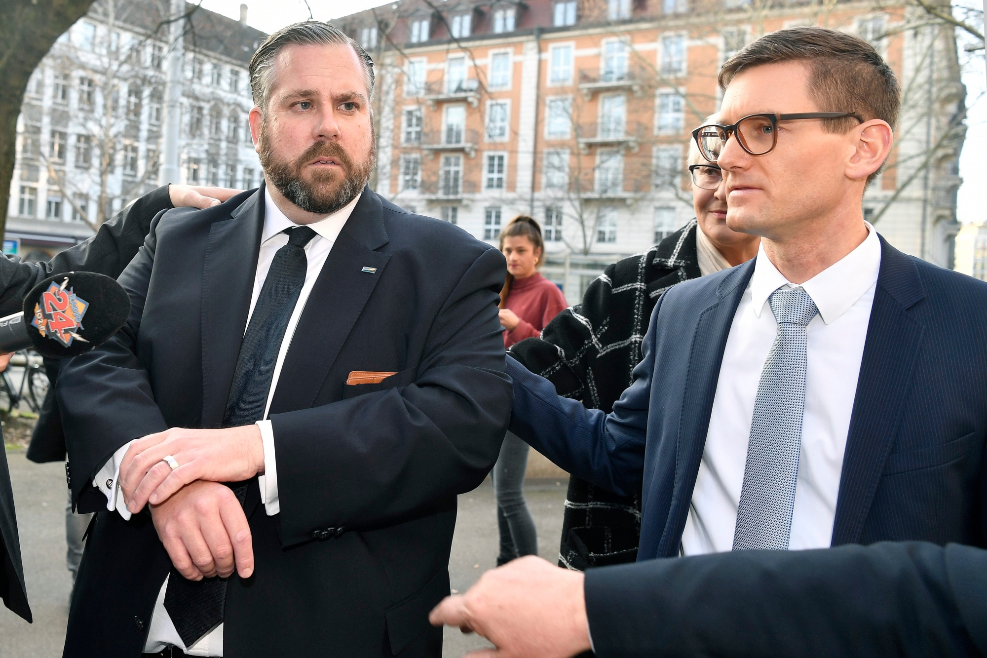 Ein sichtlich enttaeuschter Thomas Vogel, (FDP), links, mit Hans-Jakob Boesch, Praesident, FDP, rechts, Kanton Zuerich im Mediencenter bei den kantonalen Wahlen in Zuerich am Sonntag, 24. Maerz 2019. (KEYSTONE/Walter Bieri) SCHWEIZ KANTONALE WAHLEN ZH