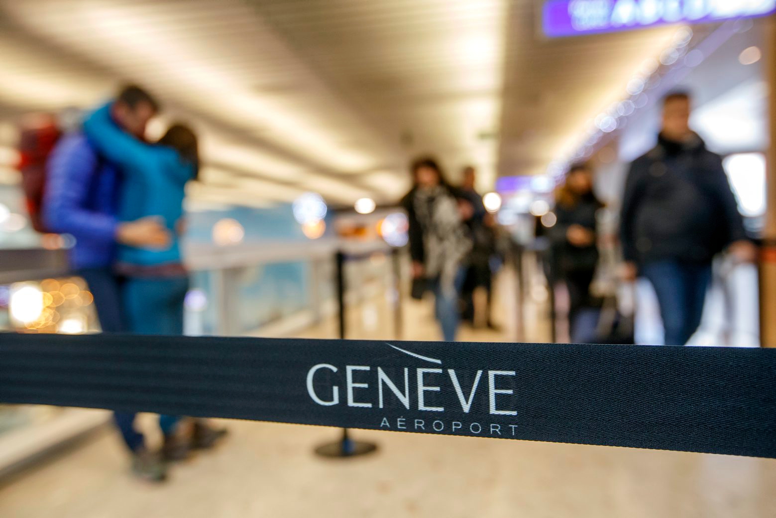 ARCHIV - ZU DEN JAHRESZAHLEN 2018 DES GENEVE AEROPORT STELLEN WIR IHNEN FOLGENDES BILDMATERIAL ZUR VERFUEGUNG, AM MITTWOCH, 27. MAERZ 2019 - Flight passengers arrive for security check for taking their aircrafts at the Geneva Airport, in Geneva, Switzerland, Sunday, January 8, 2017. Thousands of skiers and travelers are expected at the airport after celebrating Christmas and New Year for returning in their countries. (KEYSTONE/Salvatore Di Nolfi) SCHWEIZ FLUGHAFEN GENF BMK 2018