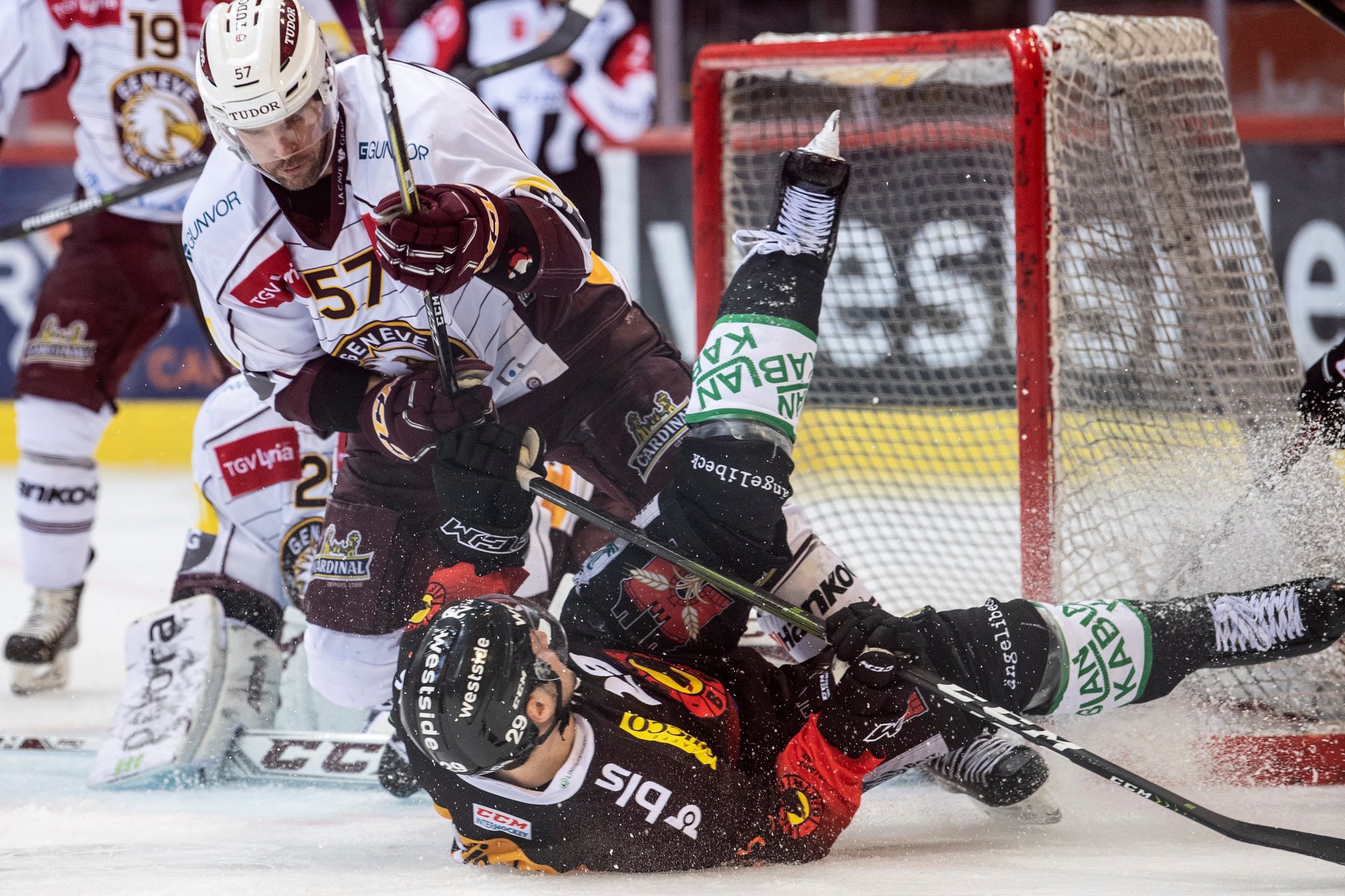 Goran Bezina et GE Servette se sont imposés 0-2 à Berne lors de l’acte I des quarts de finale des play-off.