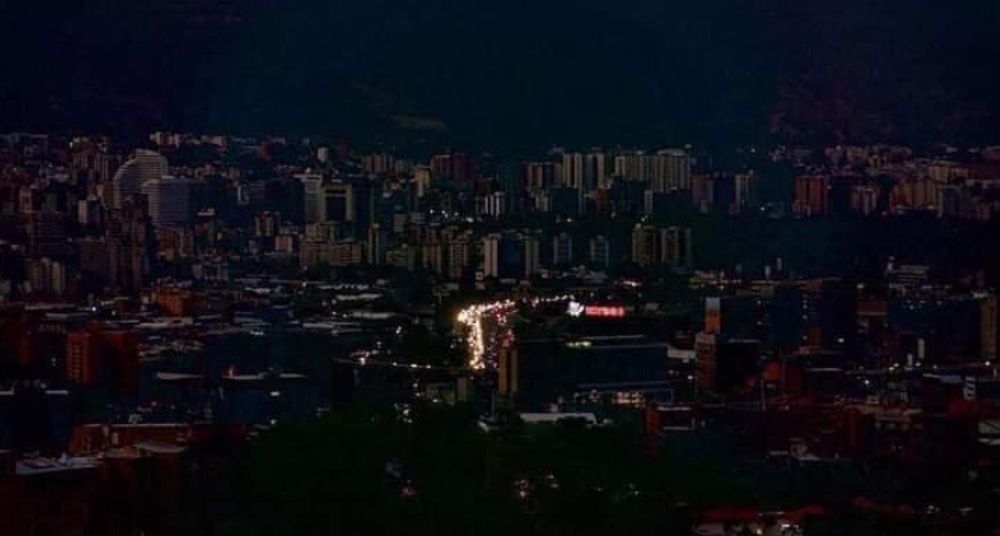 La ville de Caracas, qui compte près de 2 millions d'habitants, a été entièrement plongée dans le noir.