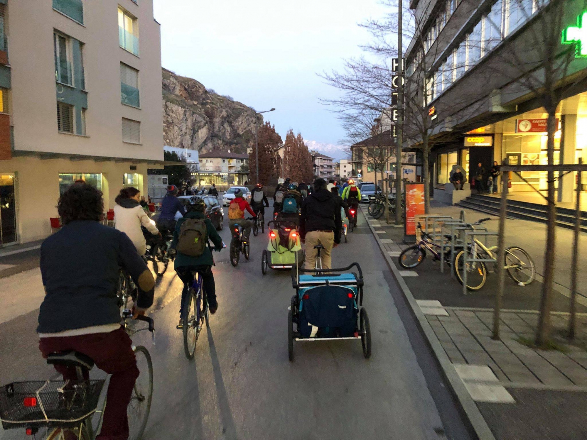 Lors de la précédente édition en février dernier, une cinquantaine de cyclistes ont déferlé dans les rues de Sion.