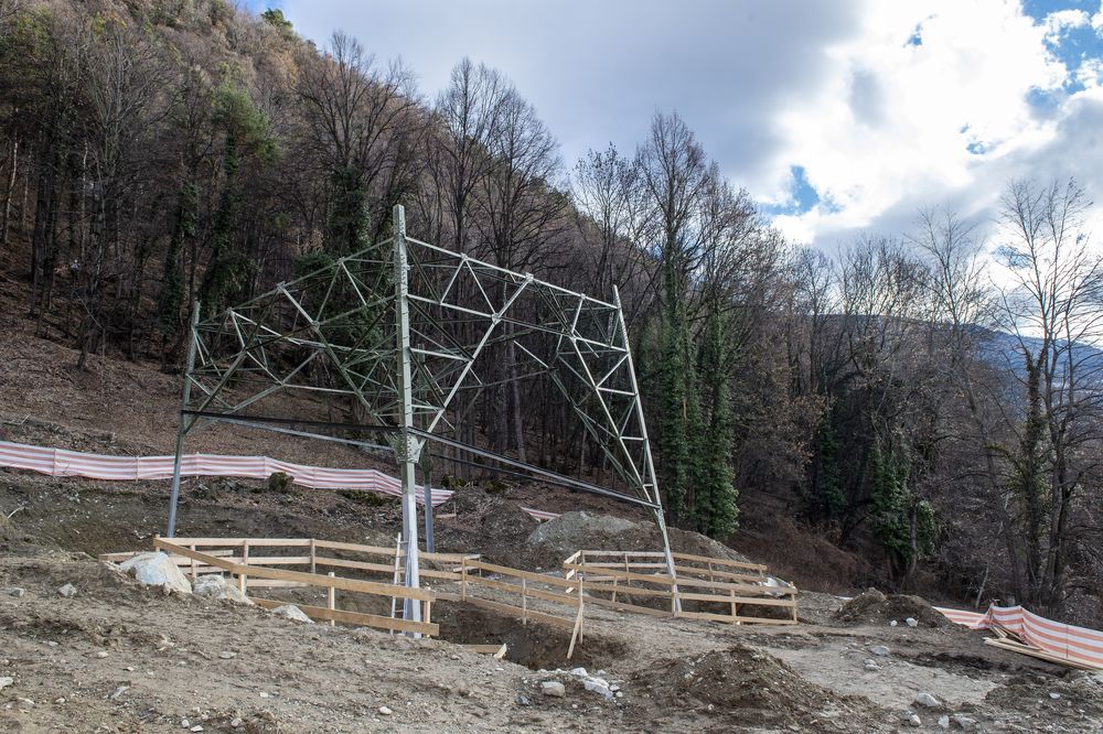 Comme ici à Chalais, Swissgrid pourra poursuivre les travaux entamés en août 2018.