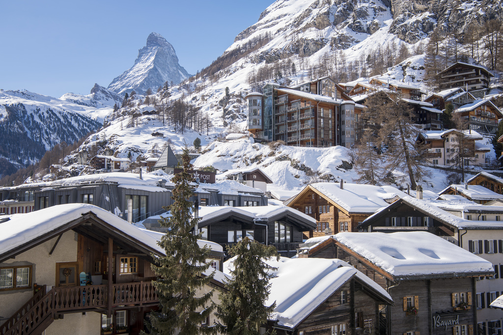 Le Valais (ici Zermatt), le Tessin et et les Grisons ont de plus en plus la cote auprès des Suisses.