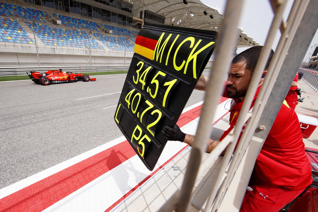 Un peu moins de 13 ans après les derniers tours de roue de son père Michael Schumacher au volant d'une Ferrari, Mick s'est assis pour la première fois dans le mythique bolide rouge.