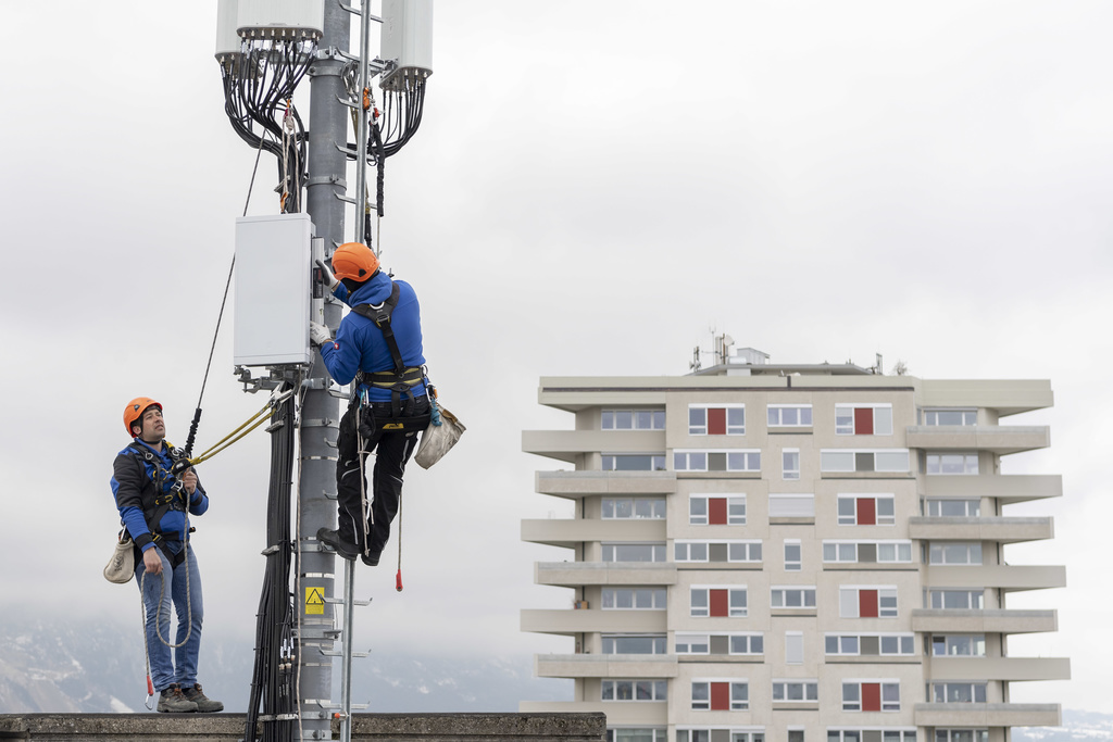 Des antennes 5G fleurissent sur les pylônes à travers toute la Suisse, comme ici dans le canton de Genève.