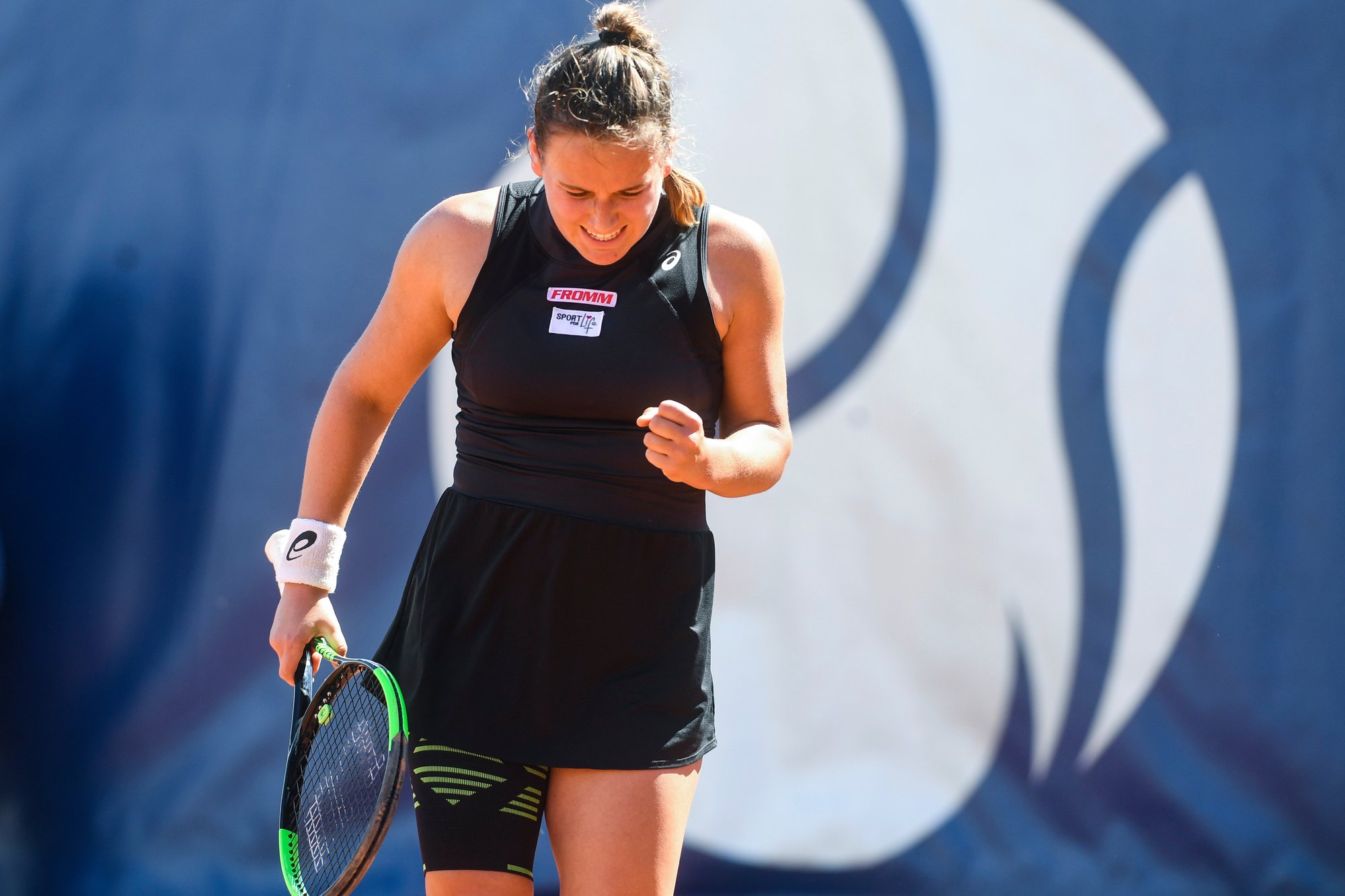 Ylena In-Albon ferme le poing après son revers au premier tour du tournoi de Lugano.