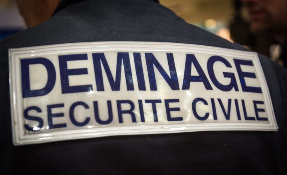 Une équipe de démineurs de la Sécurité Civile est sur place jusqu'à 15 heures, a indiqué la préfecture du Rhône.