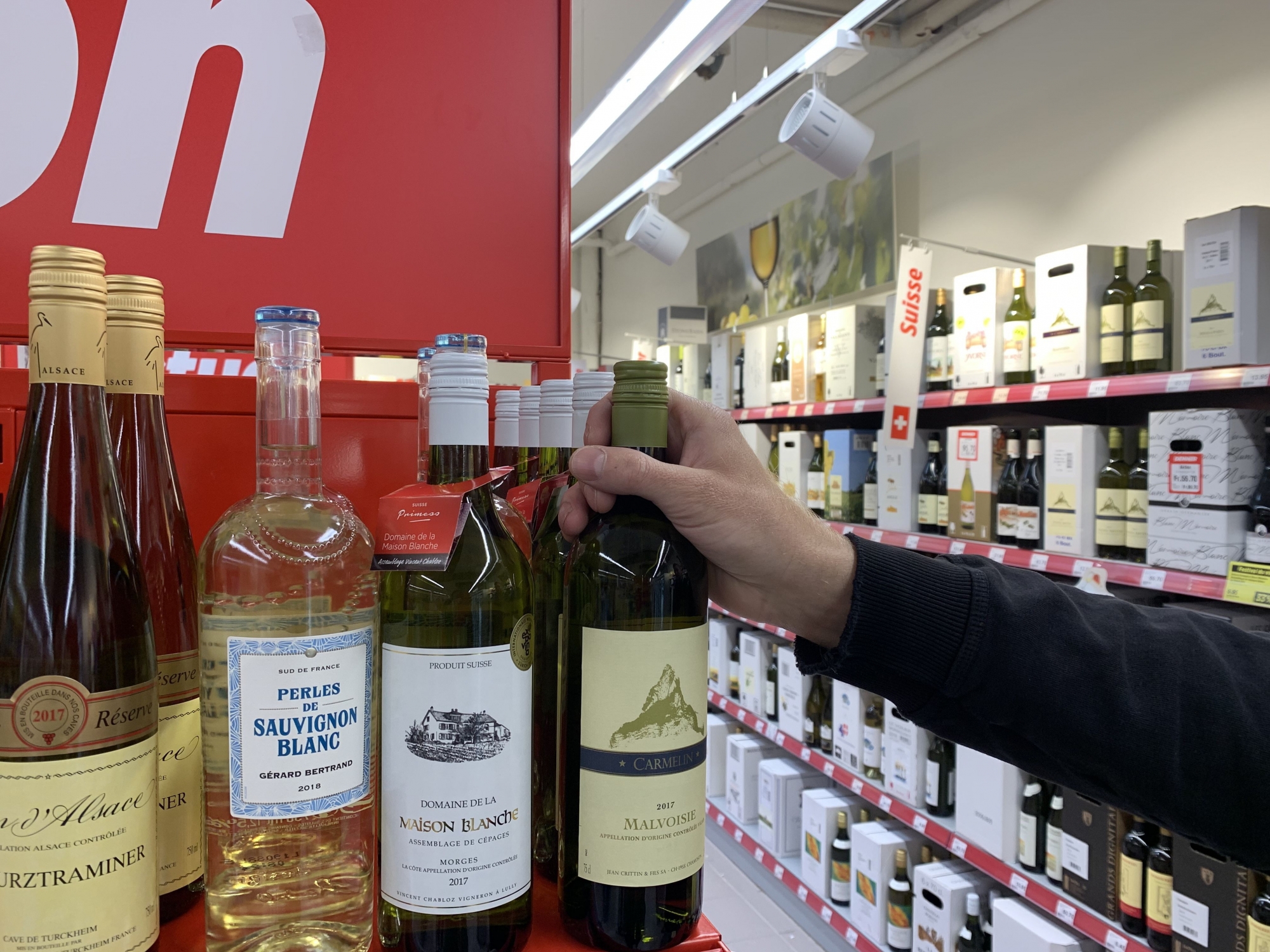 Le chiffre d'affaires par région viticole est en baisse partout par rapport à 2017, sauf dans le canton de Vaud qui a grignoté une part de marché des vins valaisans, pénalisés par une faible production liée au gel et aux intempéries.