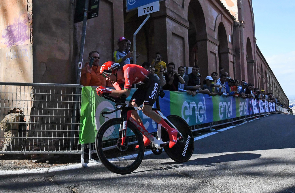 Tom Dumoulin a tenté de prendre le départ de la 5e étape du Giro, mais sa blessure au genou l'a forcé à abandonner après quelques tours de pédale. (Archives)
