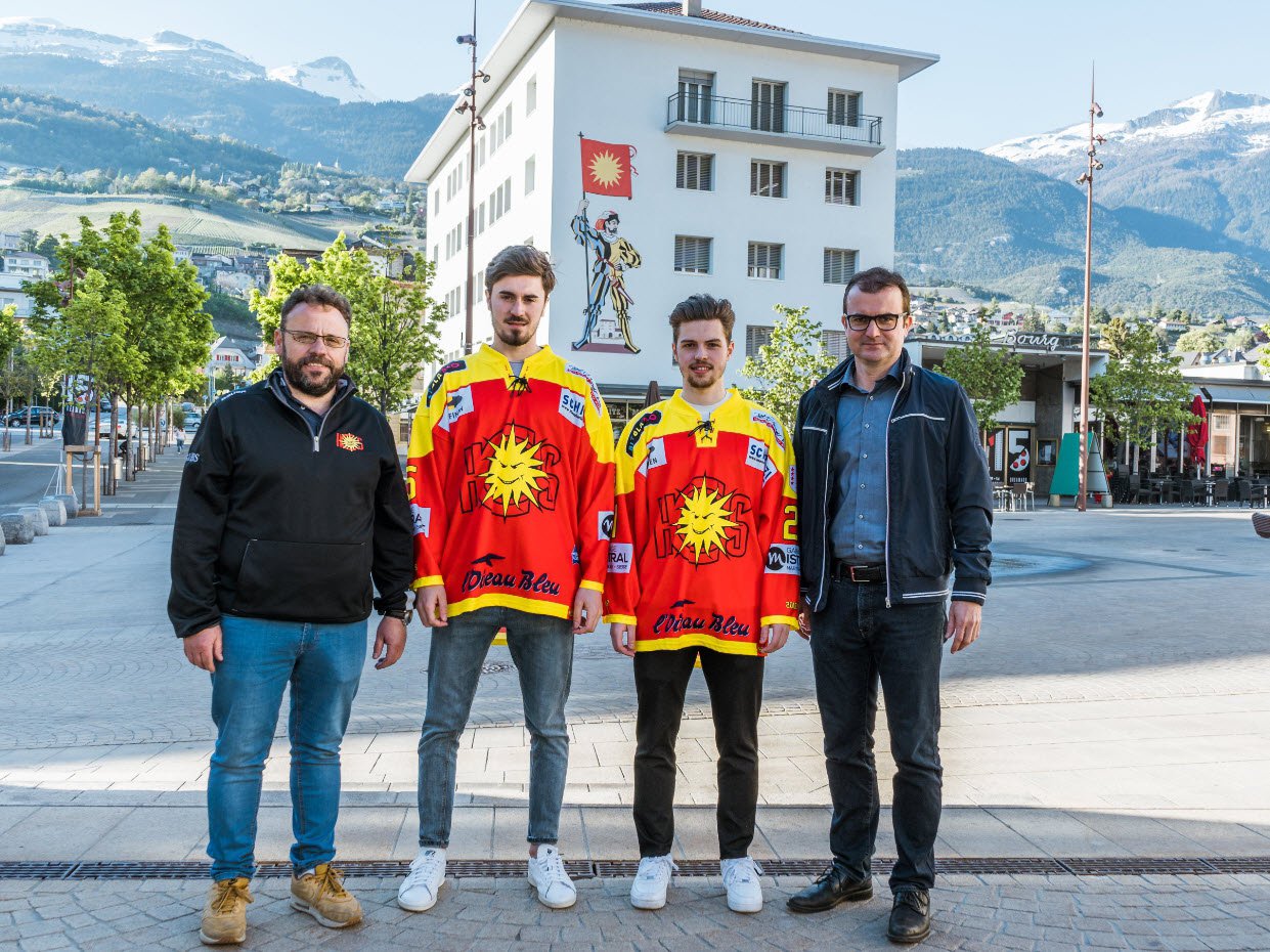 Christophe Fellay et Alain Bonnet entourent les nouvelles recrues, Loïc Vouardoux et Kenny Fellay.