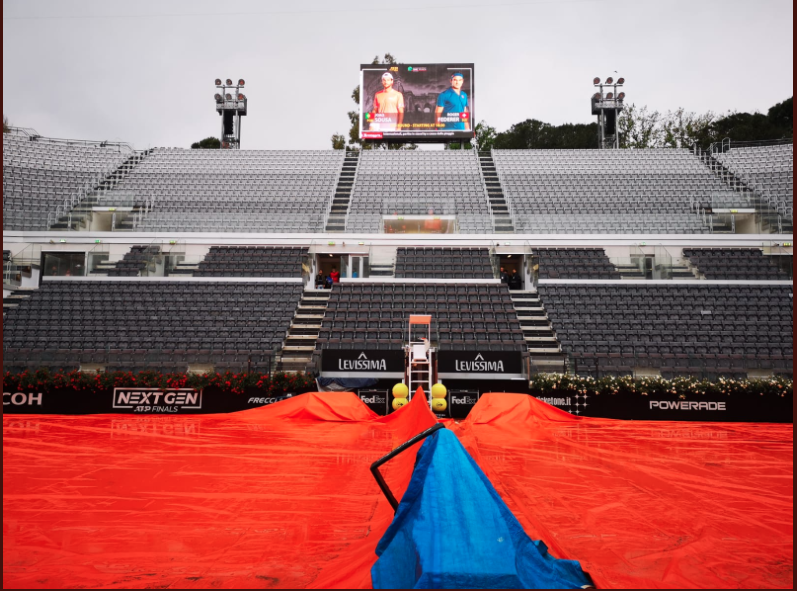 La pluie qui est tombé toute la journée à Rome, a empêché les matches de Federer et Bencic de se dérouler. 