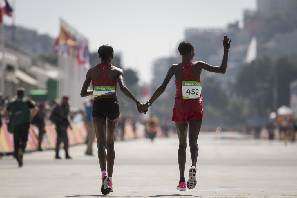 Les deux premières du marathon olympique de Rio, Jemima Jelagat Sumgong (à gauche) et Eunice Jepkirui Kirwa, ont été suspendues pour dopage.