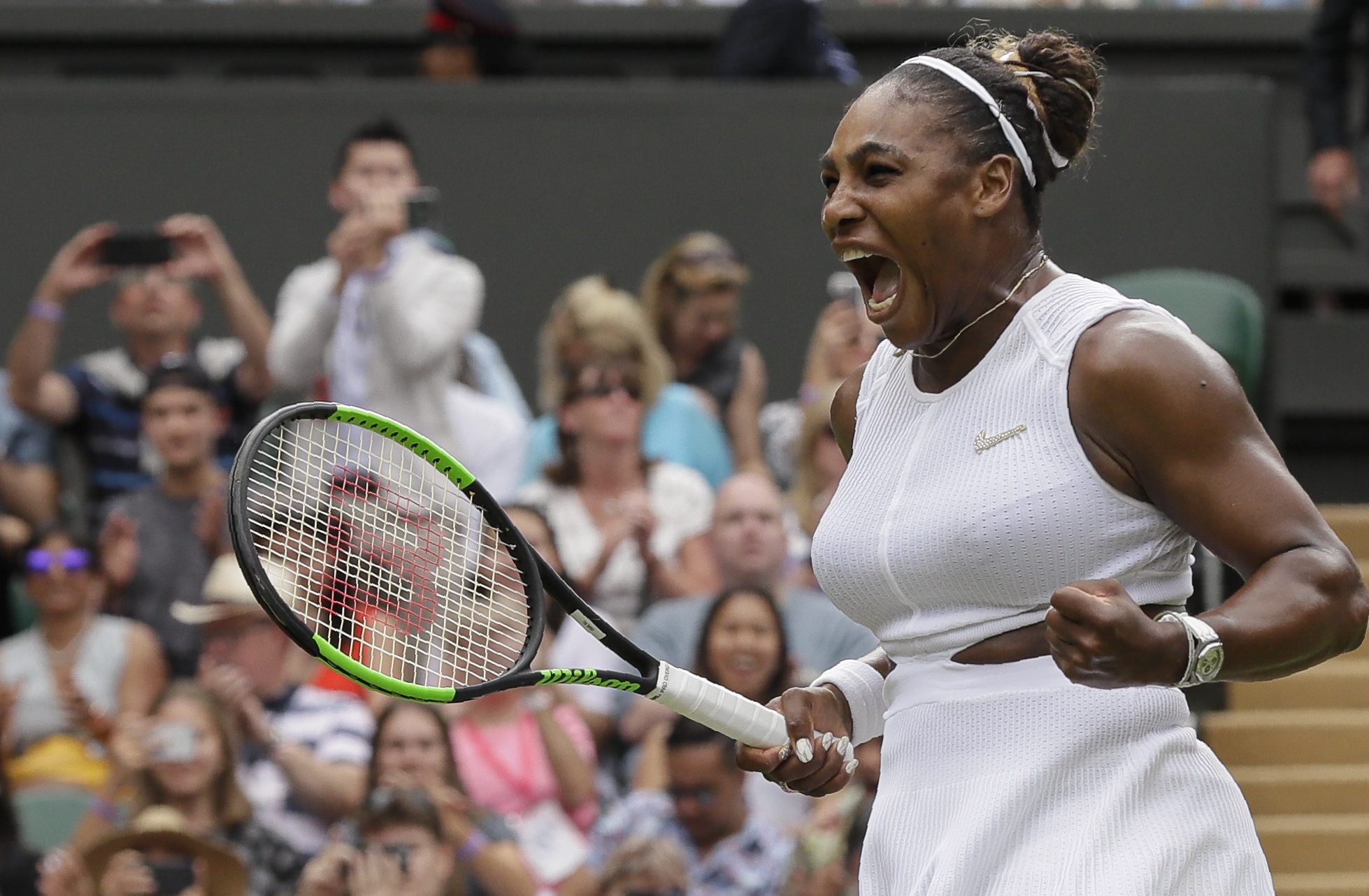 Serena Williams continue sa route vers un 24e titre en Grand Chelem.