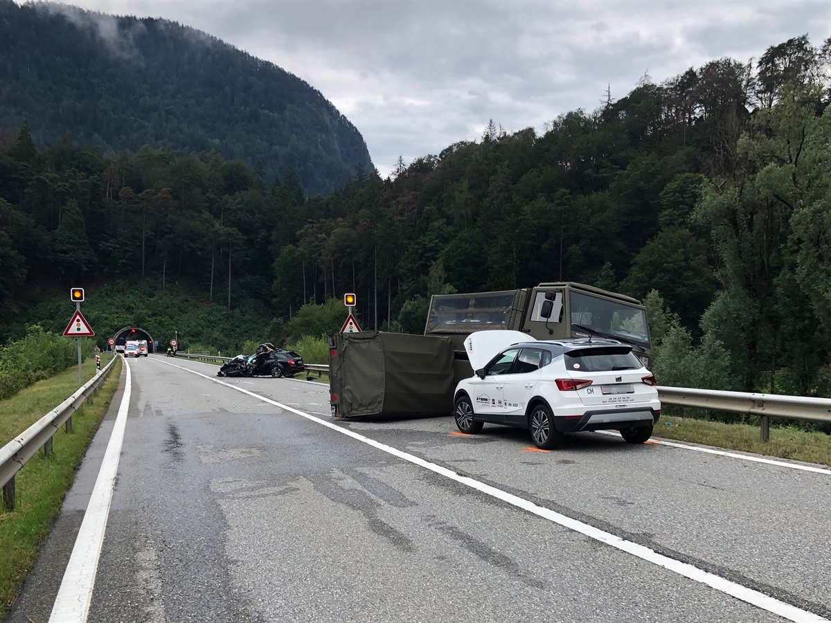 Un camion militaire est entré en collision avec deux voitures sur l'A13 lundi près de Bonaduz, dans les Grisons.