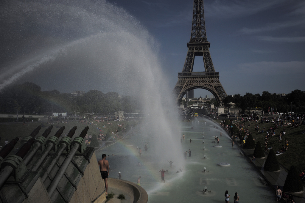 En France, ce samedi devrait être la dernière journée de surchauffe, avec encore 36° à Paris dans l'après-midi.