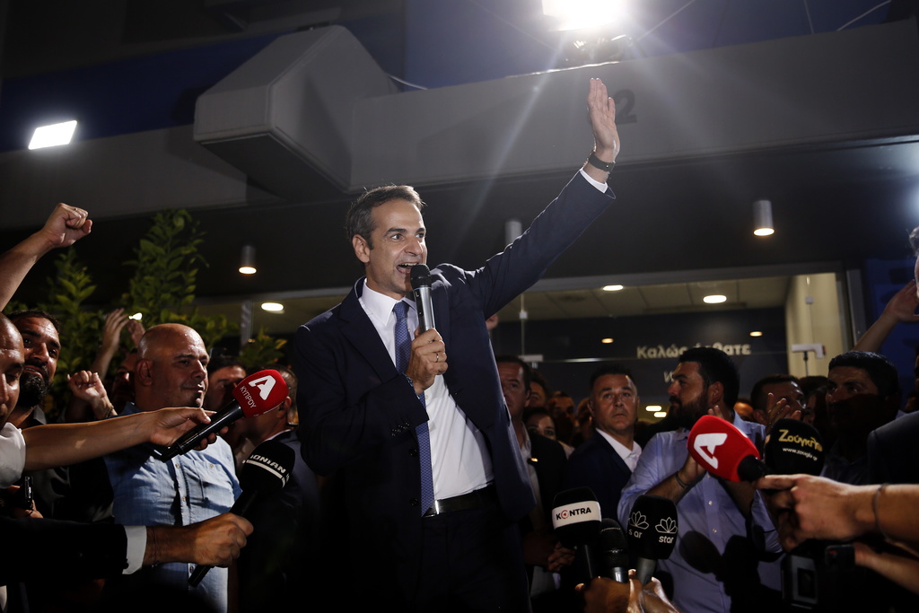 Kyriakos Mitsotakis, leader de la droite conservatrice, a promis de "relever" le pays meurtri par une décennie de crise.