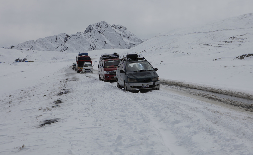 Les chutes de neige ont affecté le transit normal du véhicule à travers les montagnes, comme ici en 2013, dans les environs de La Paz.