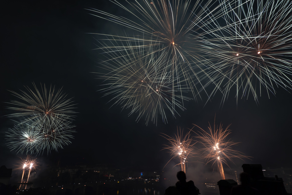 Les feux ont illuminé le ciel à travers la Suisse romande jeudi soir. (illustration)