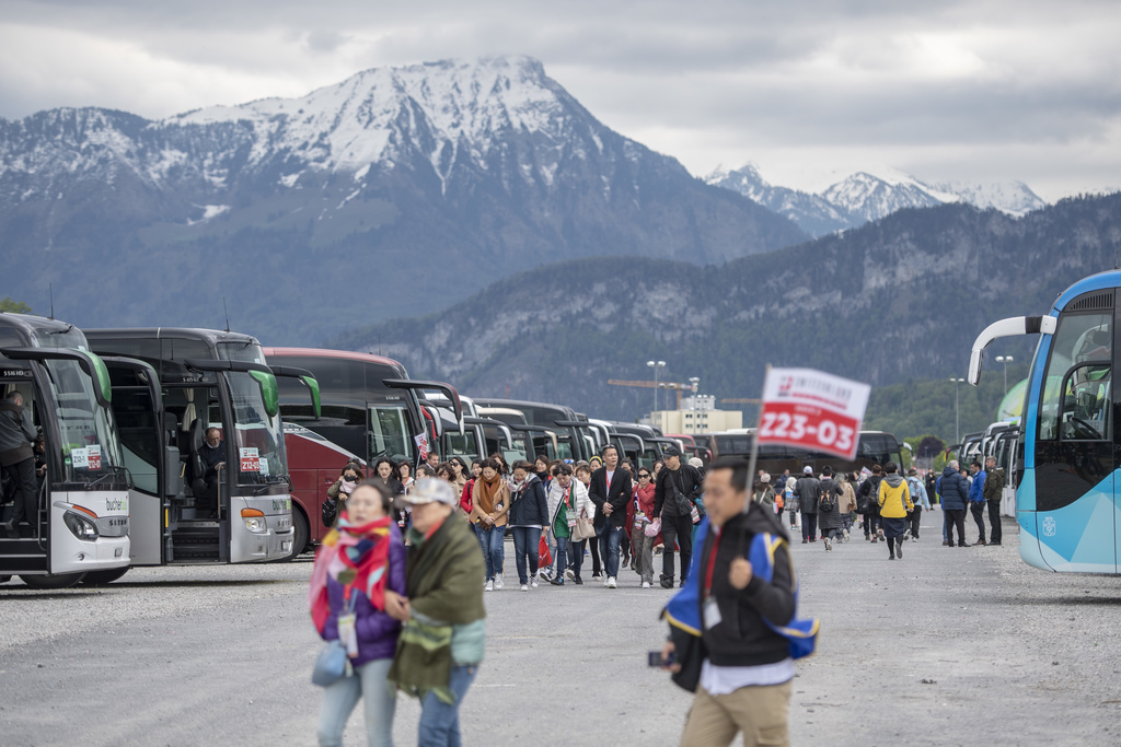 La ville de Lucerne songe à faire passer à la caisse les touristes qui débarquent en car.
