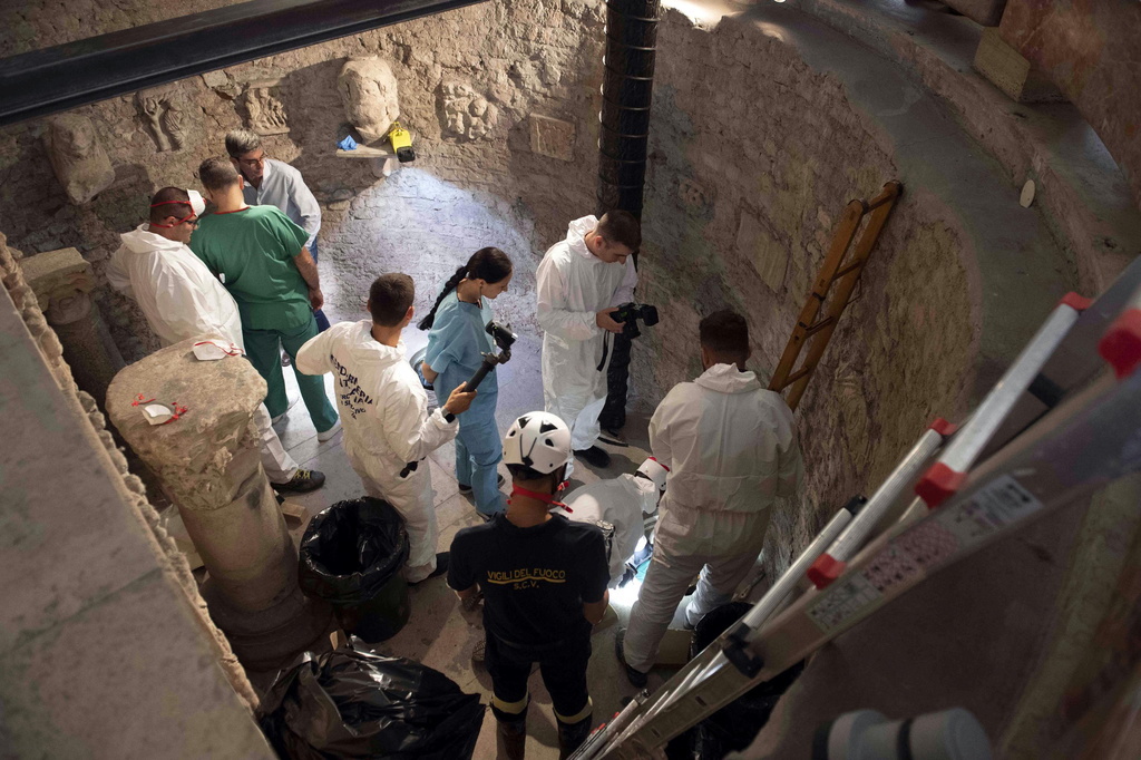Des experts cherchent les ossements d'Emanuela Orlandi, une adolescente disparue en 1983, dans un ossuaire du Vatican. 