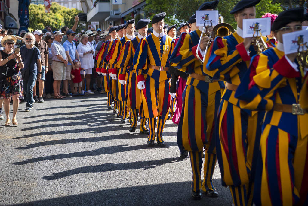 Les responsables de la garde et de nombreux anciens ont défilé dans les rues de Vevey.