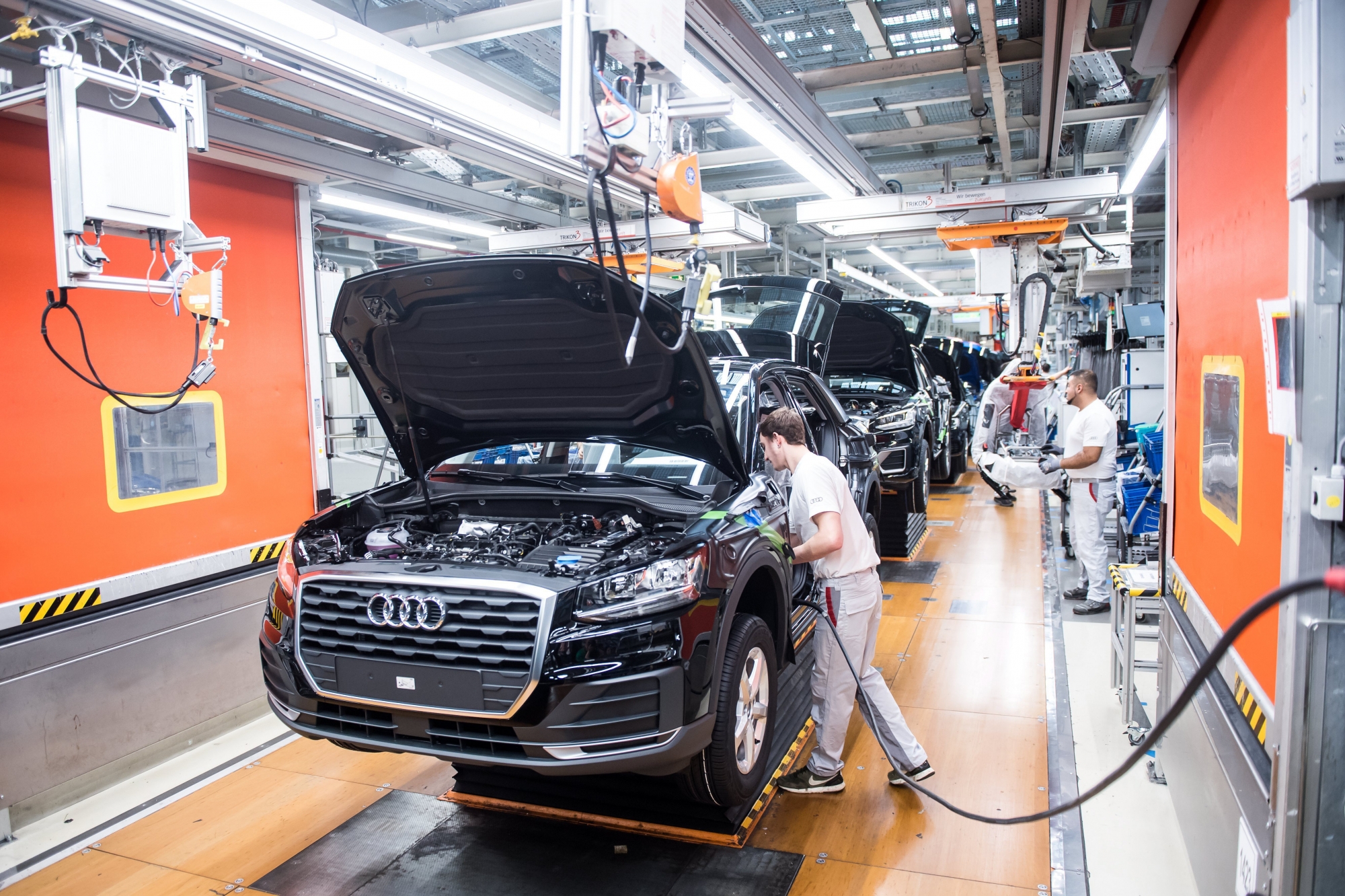 epa06604132 A worker assembles a front seat in a new Audi at the Audi A3 and Q2  production line of the German car manufacturer's plant in Ingolstadt, Bavaria, Germany, 14 March 2018. On the occasion of its Annual Press Conference on 15 March 2018, in Ingolstadt, Audi will present the key figures for the year 2017 and provides an outlook for the year 2018.  EPA/LUKAS BARTH GERMANY AUDI ANNUAL PRESS CONFERENCE