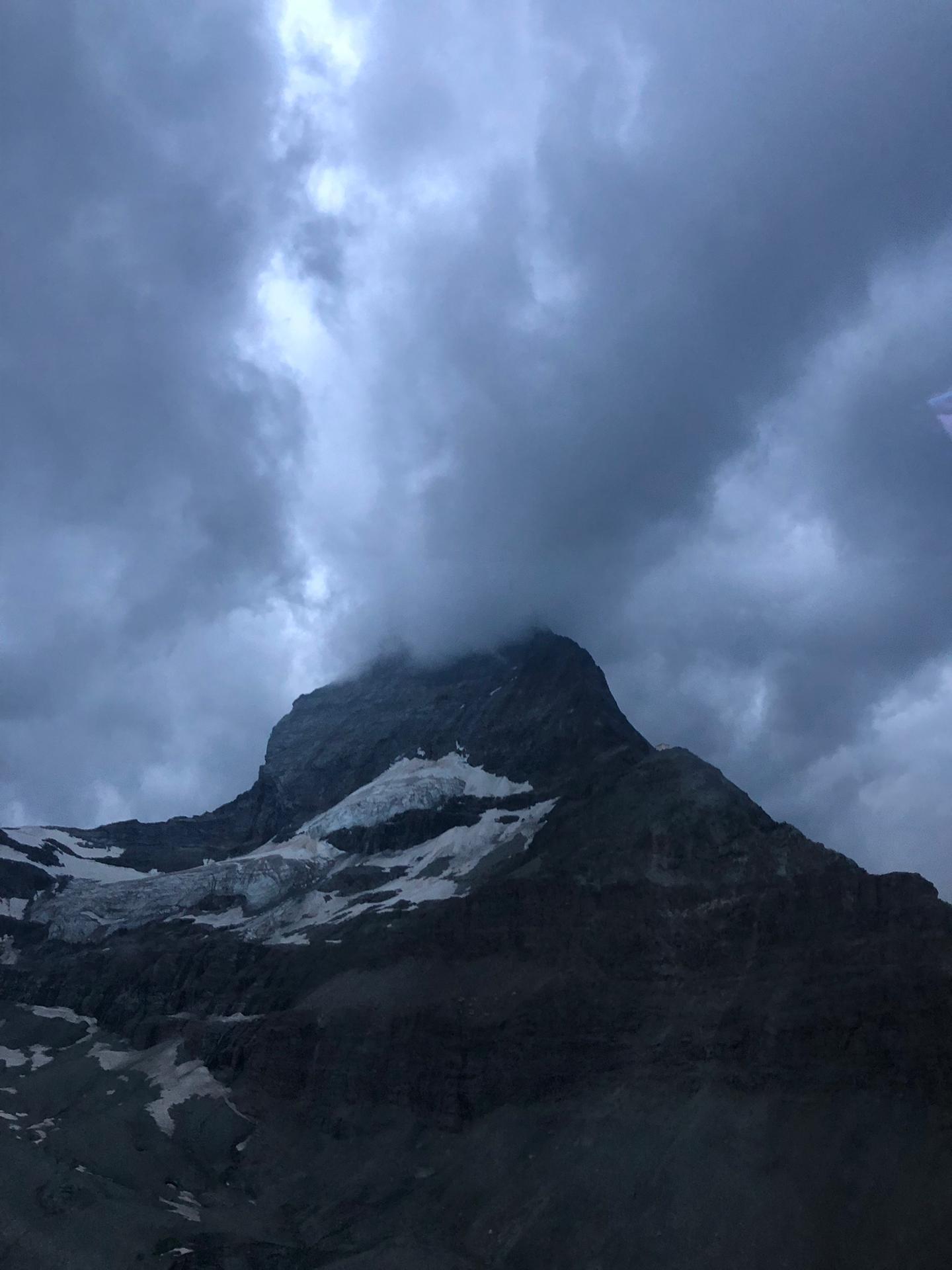 Les conditions météo et l'obscurité n'ont pas permis de secourir immédiatement les alpinistes.