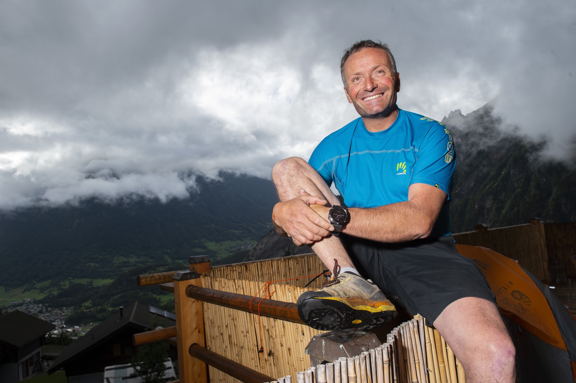 Il adore le Valais et les Alpes, mais depuis plus de vingt ans, Fred Roux s'évade régulièrement dans les montagnes himalayennes en compagnie d'alpinistes renommés.