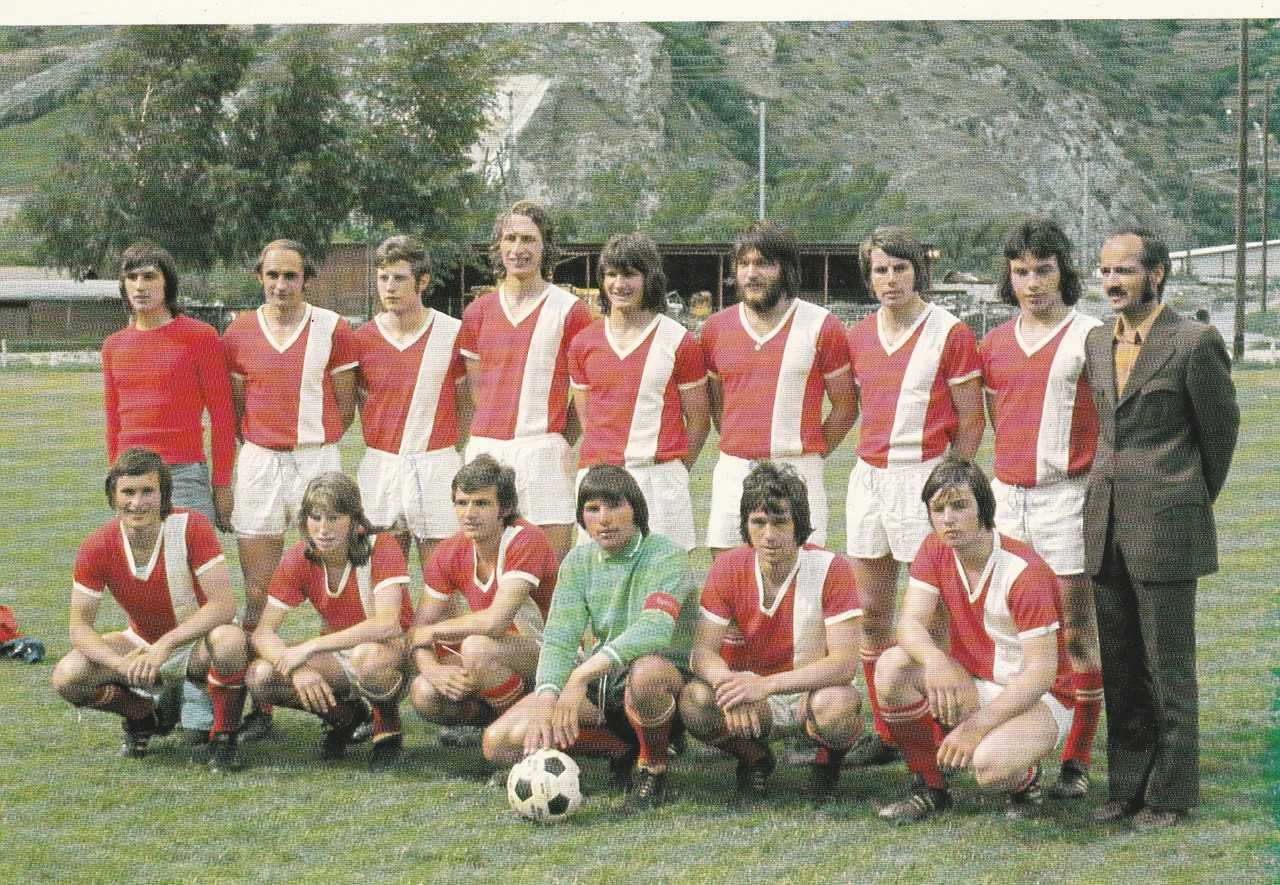 La formation du FC Rarogne à ses plus belles heures. Immortalisée en photo pendant la saison 1973/1974, celle de la première promotion en ligue nationale B.