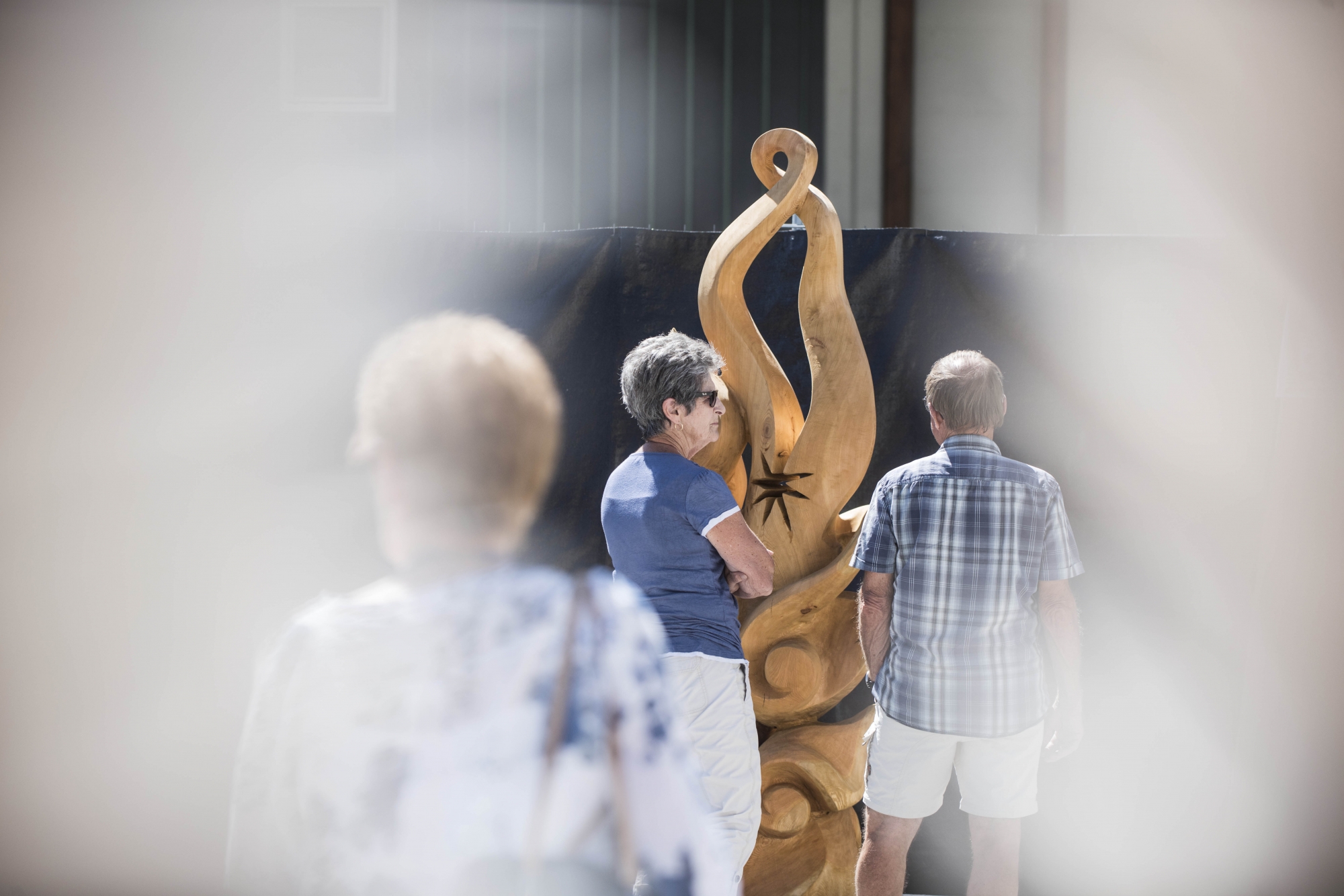 Le symposium international de sculpture sur bois est l’occasion de découvrir sur place le travail de professionnels de haute voltige. 