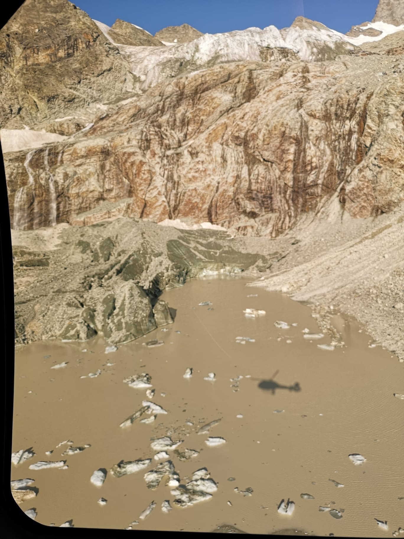 La rupture d'une poche glaciaire a entraîné une inondation depuis le glacier de Trift.