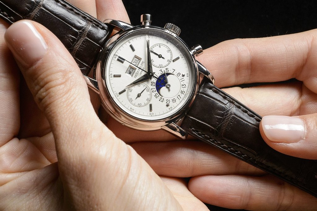 Patek Philippe annonce vouloir perpétuer l'horlogerie traditionnelle. 