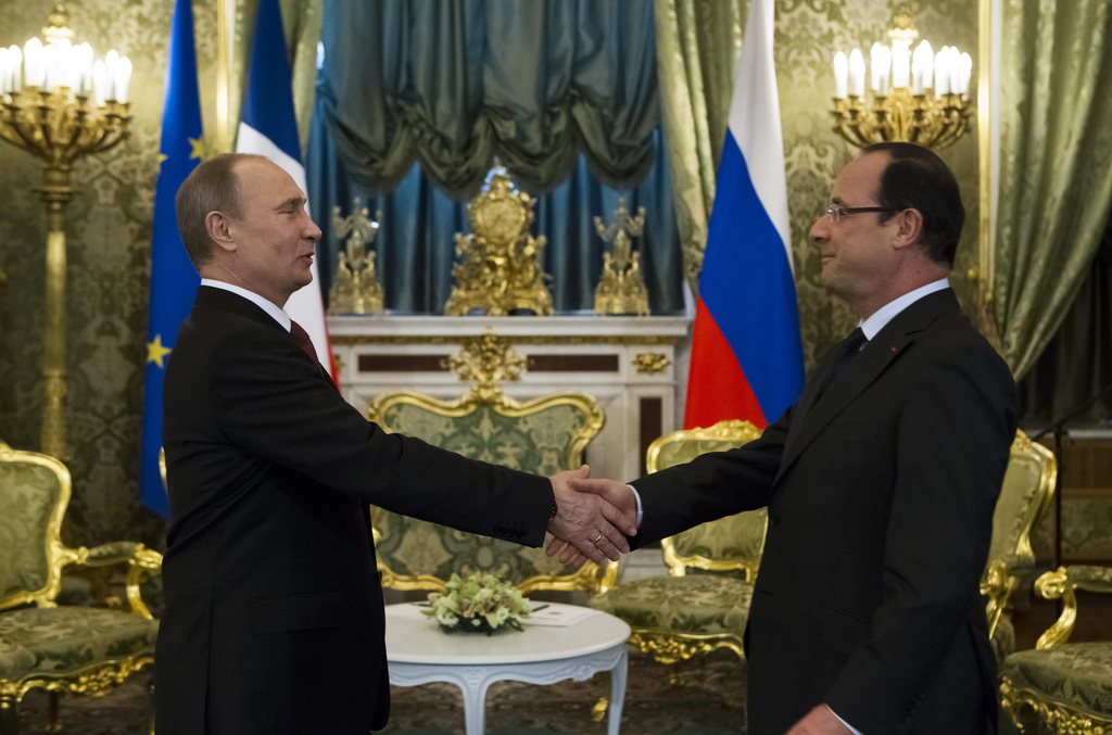 François Hollande et Vladimir Poutine ne semblent s'accorder que sur la plaisanterie, à propos du conflit syrien.
