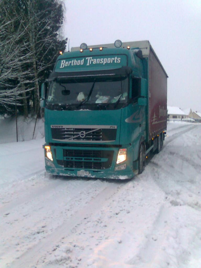 L'un des camions valaisans bloqués au nord de la France mardi.